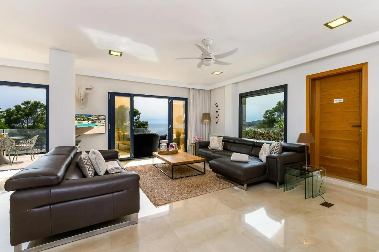 2550 Lichtdurchflutete Villa In Santa Ponsa Nova